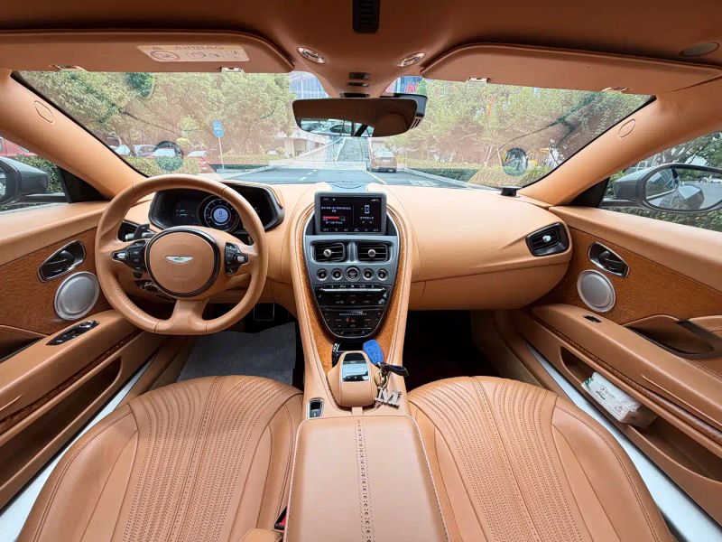 Aston-martin aston-martin-db11