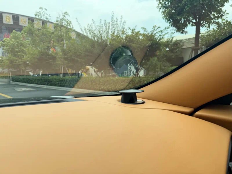 Aston-martin aston-martin-db11