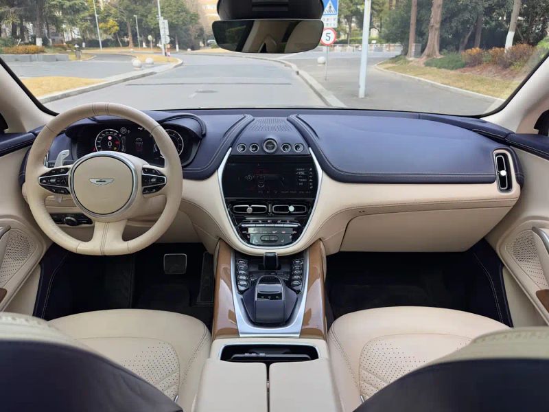 Aston-martin dbx