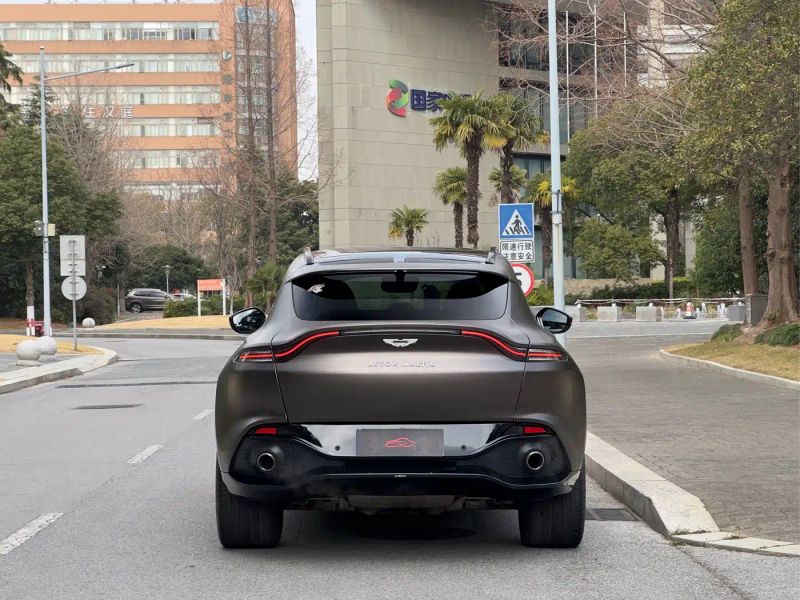 Aston-martin dbx
