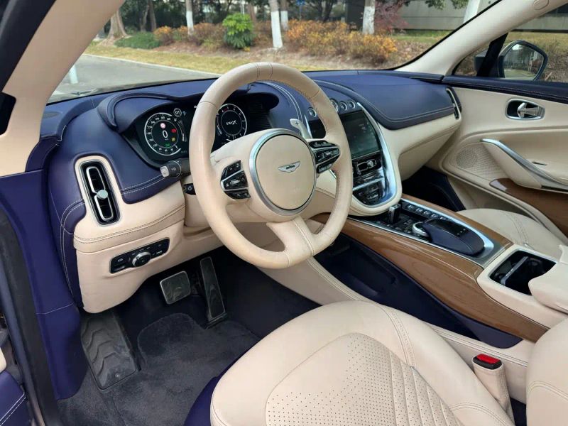 Aston-martin dbx