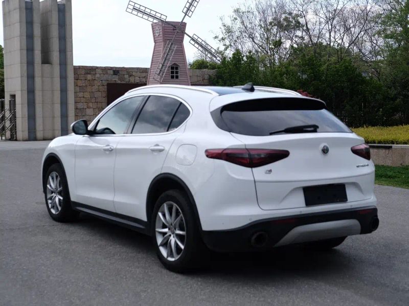 giulia stelvio