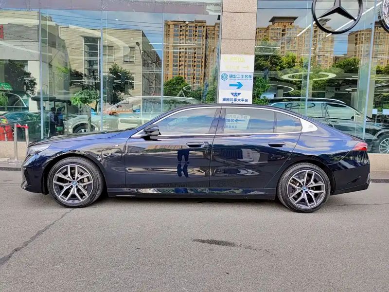 BMW i5