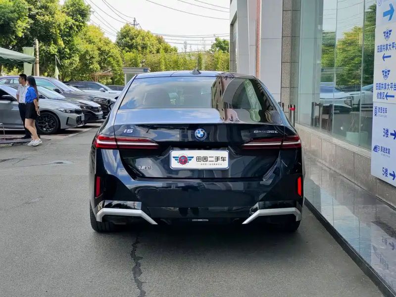 BMW i5