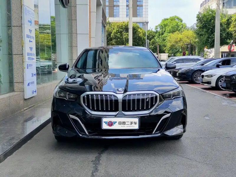 BMW i5