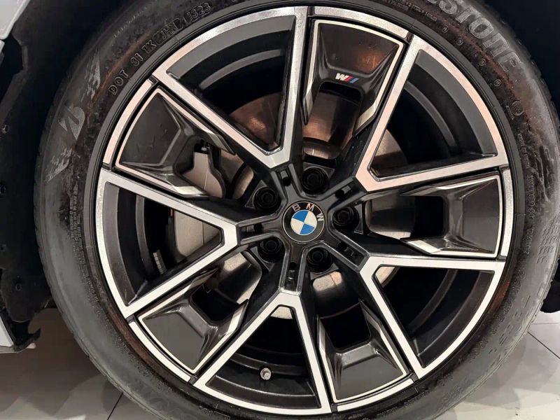 BMW i