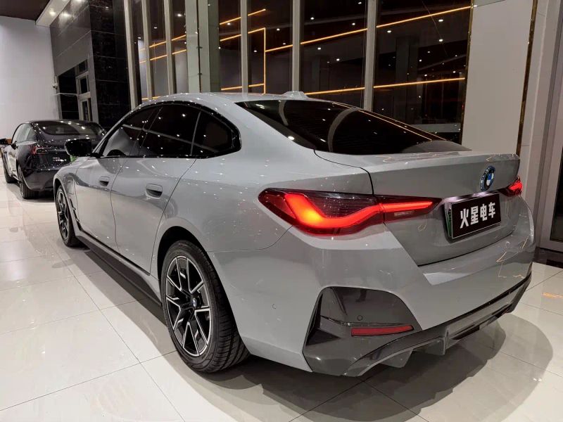BMW i