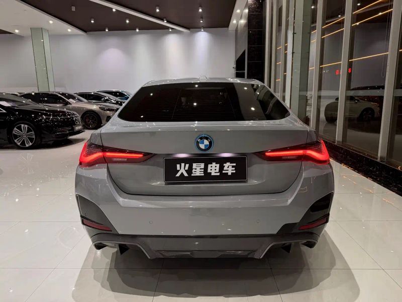 BMW i