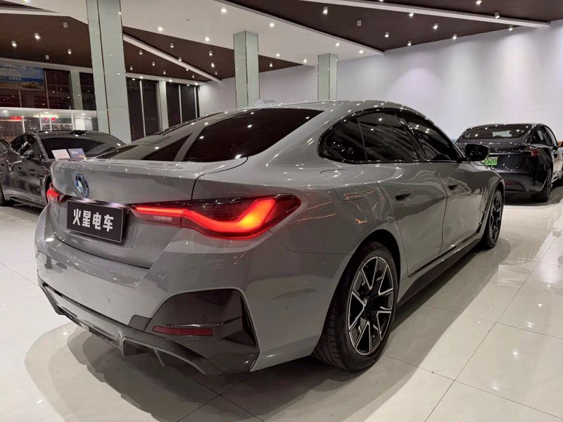 BMW i