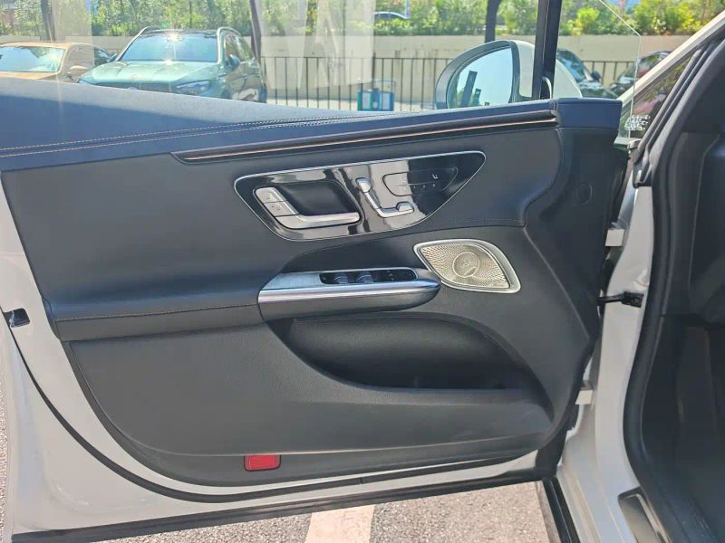 Mercedes-benz eqe