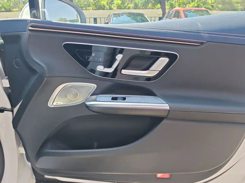 Mercedes-benz eqe