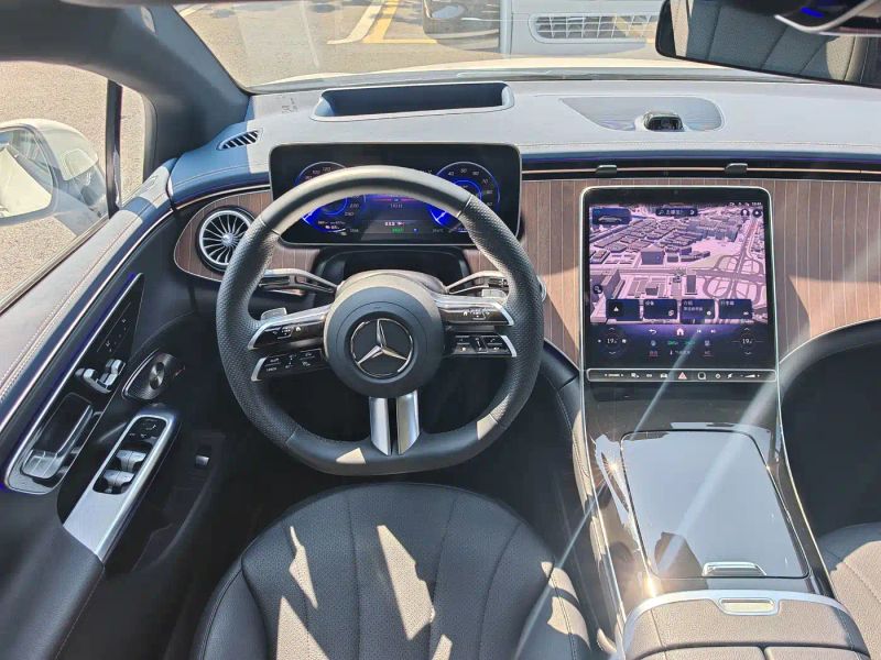 Mercedes-benz eqe