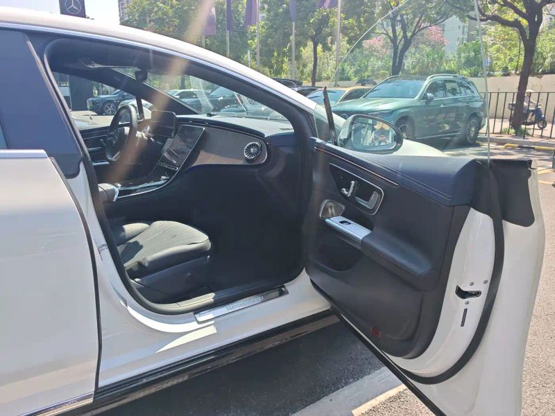 Mercedes-benz eqe