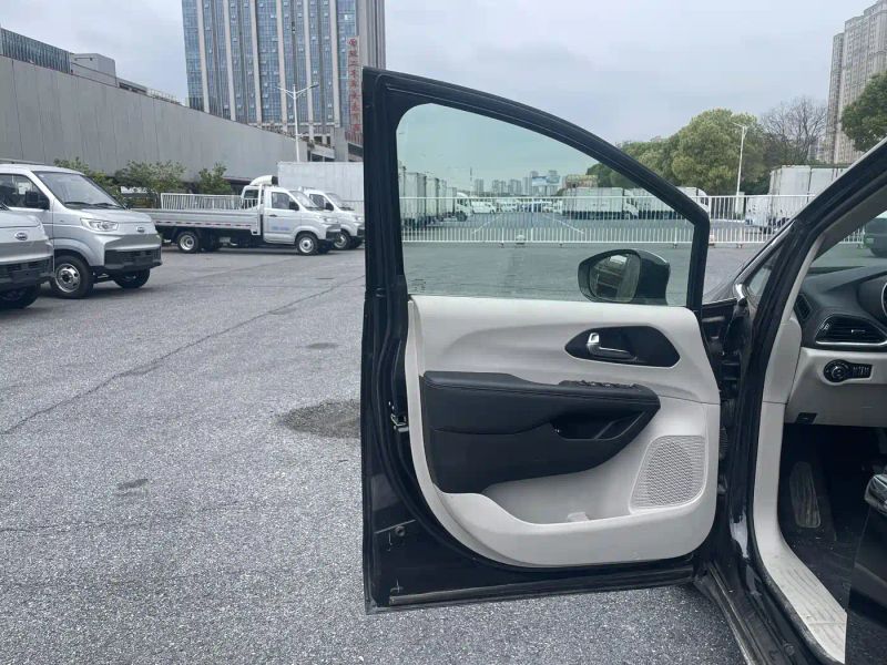 dajielong dodge_grand_caravan_phev