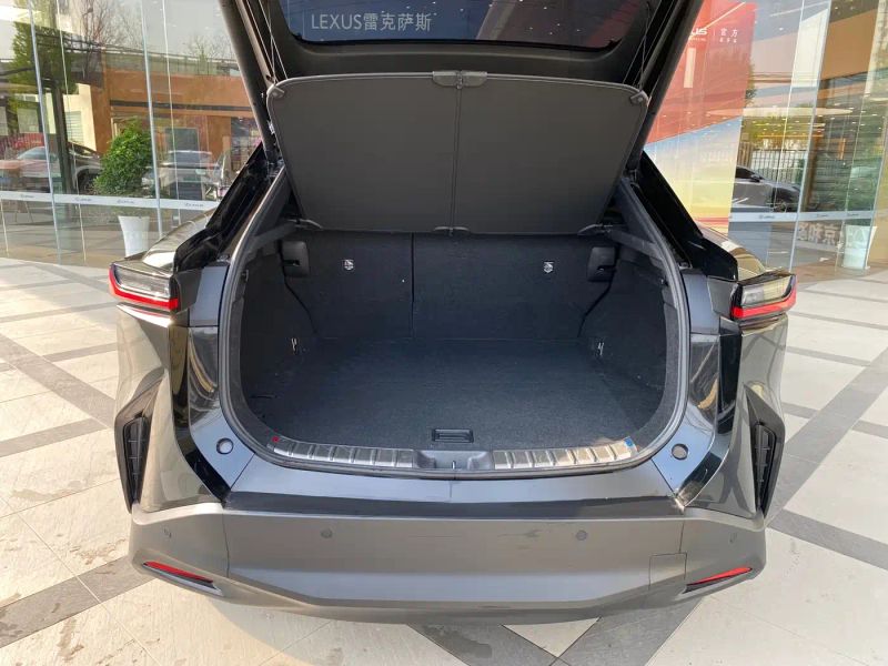 Lexus RZ