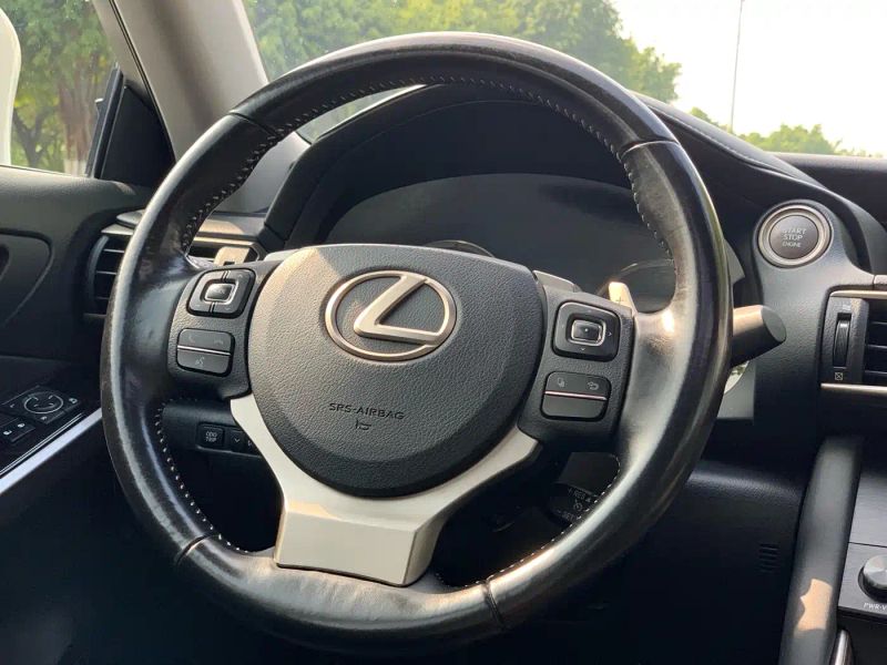 Lexus IS