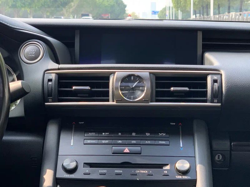 Lexus IS
