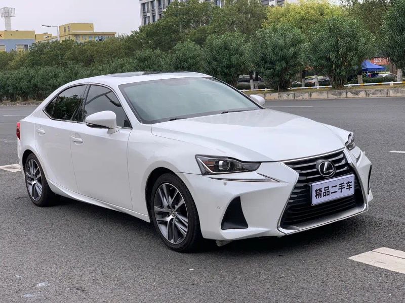 Lexus IS