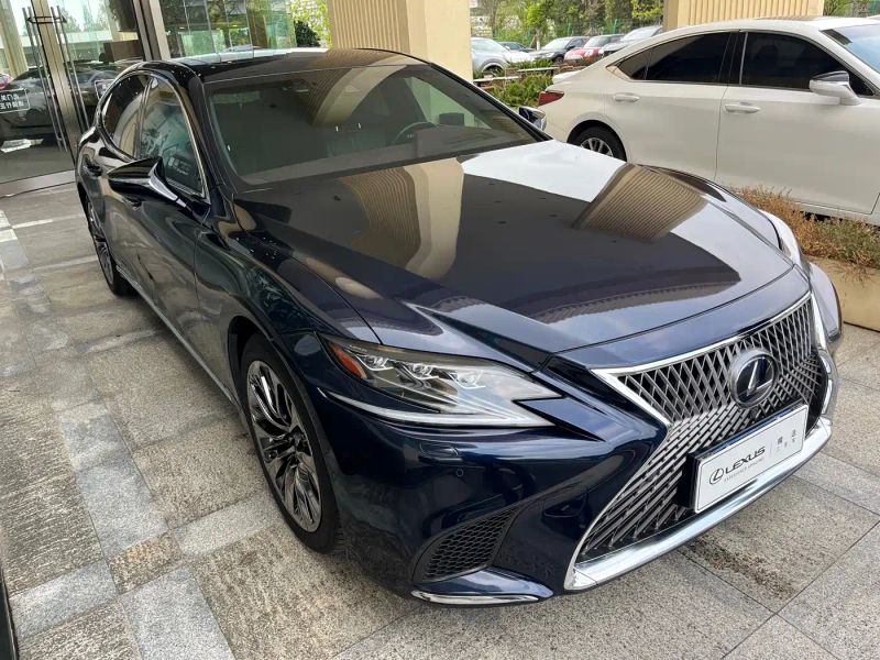 Lexus LS