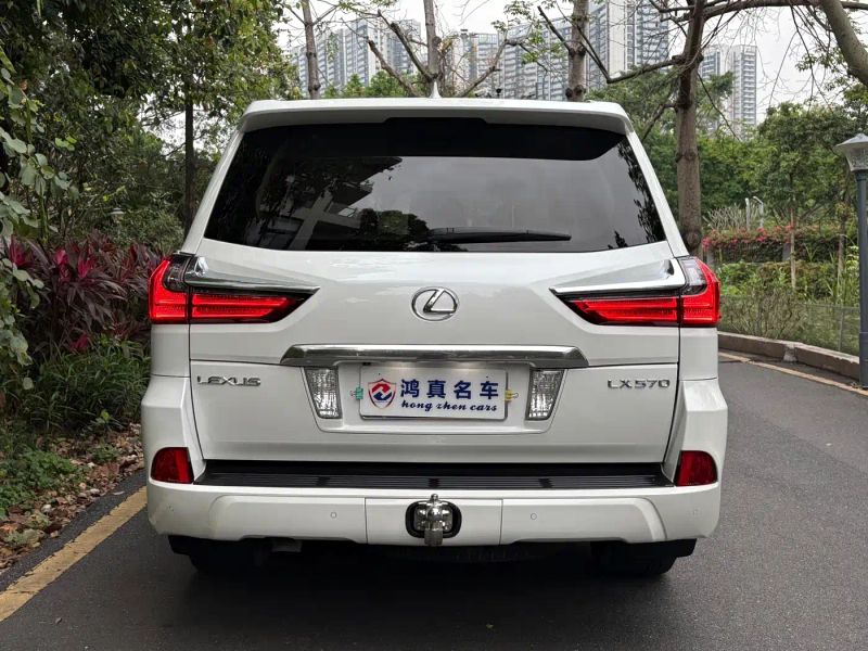 Lexus LX