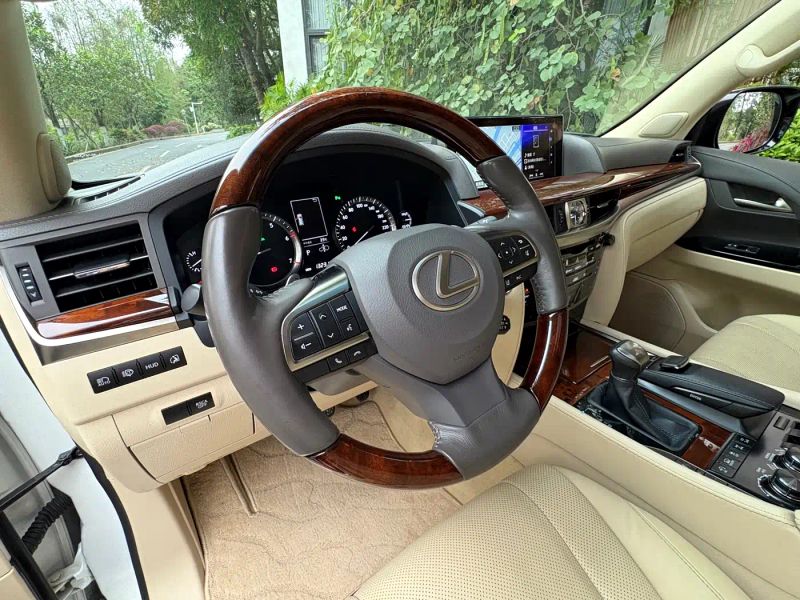 Lexus LX