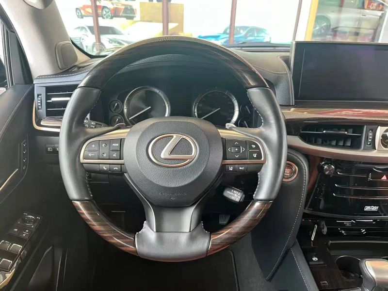 Lexus LX