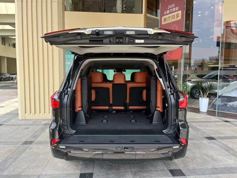 Lexus LX