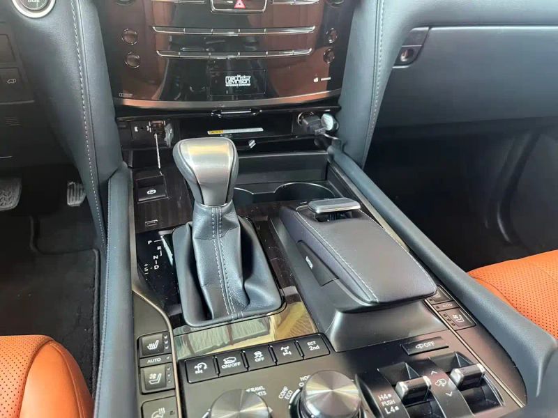 Lexus LX