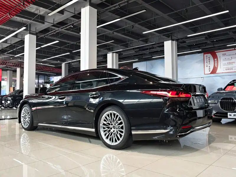 Lexus LS