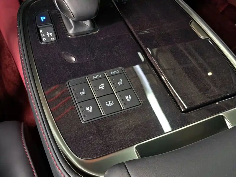 Lexus LS