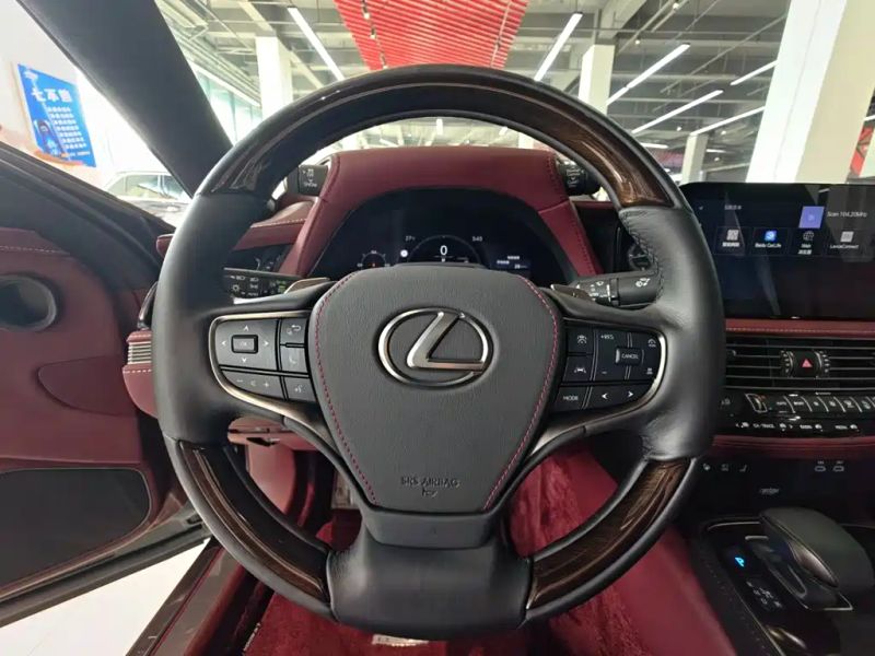Lexus LS