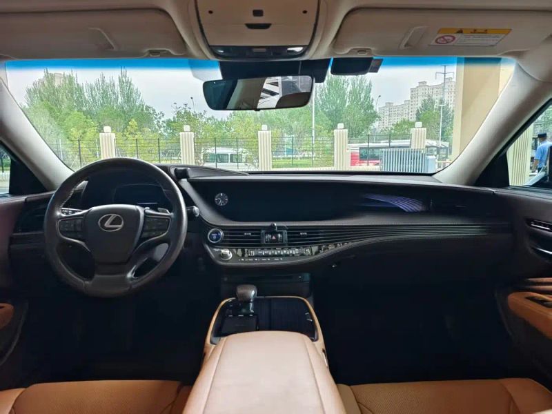 Lexus LS