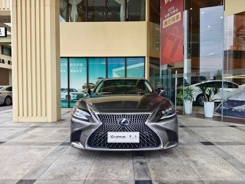 Lexus LS