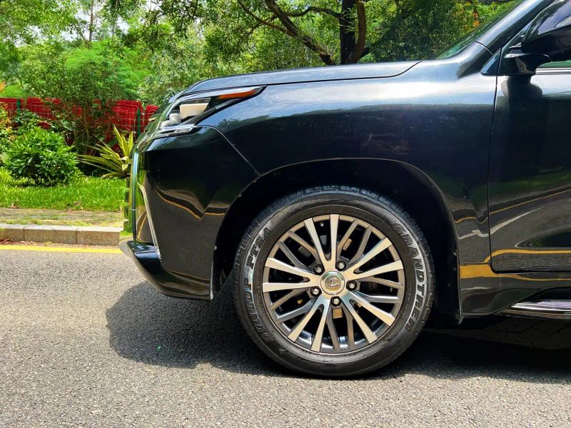 Lexus LX
