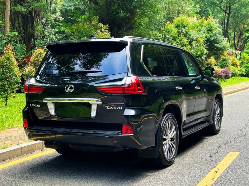 Lexus LX