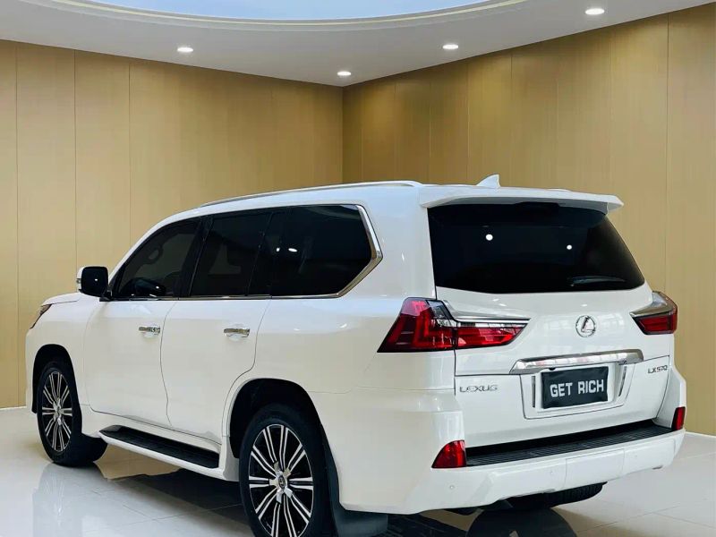 Lexus LX