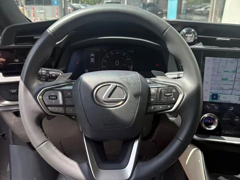 Lexus RZ