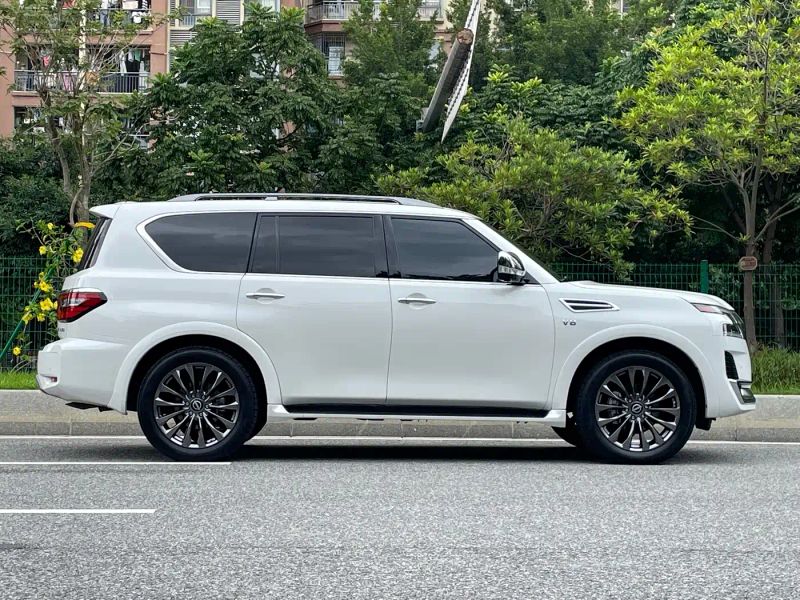 Nissan armada