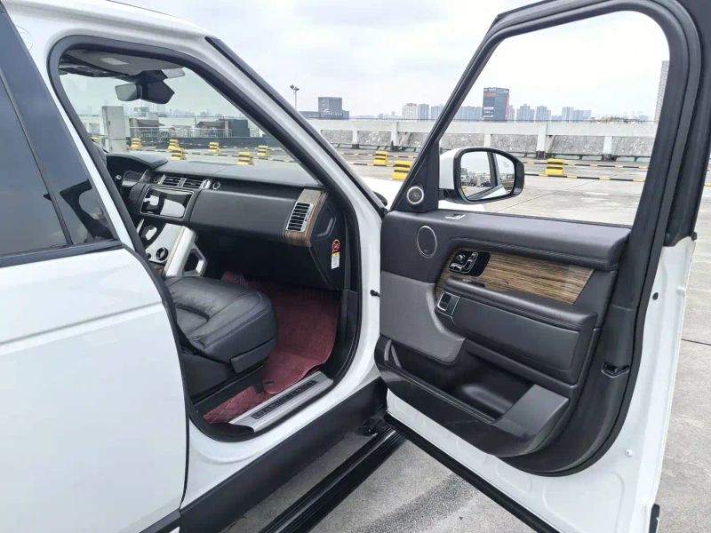 Land_rover range-rover