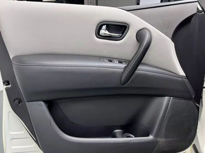 Nissan y62