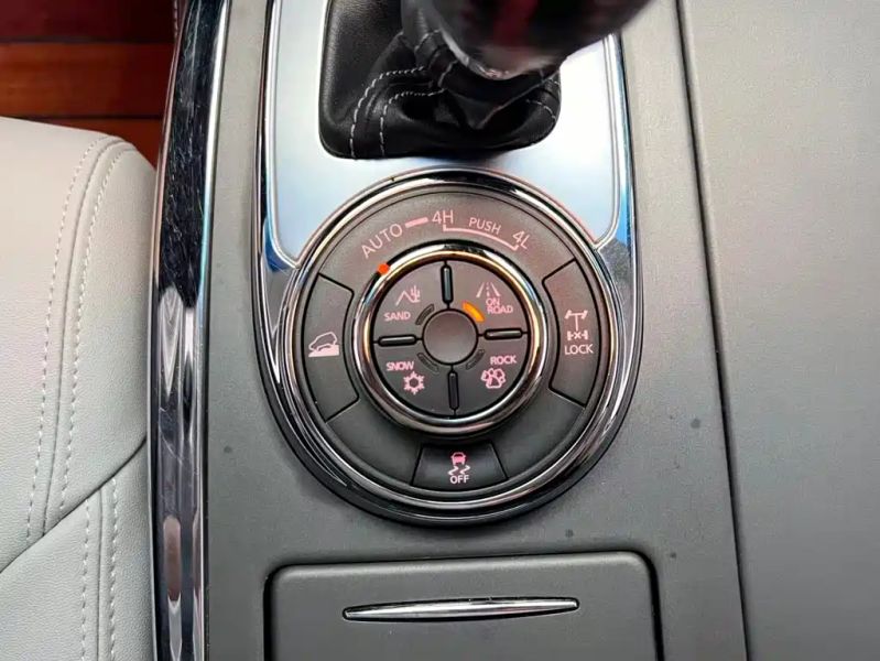 Nissan y62