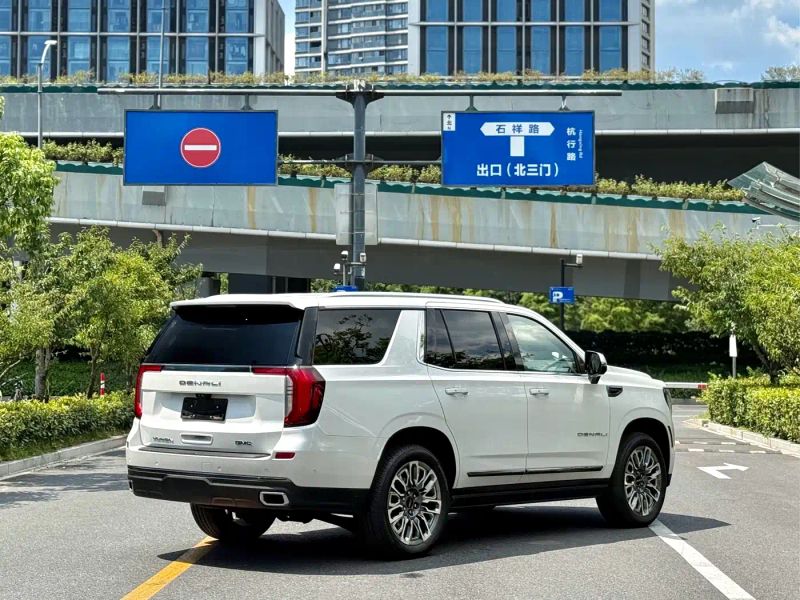 Hummer yukon