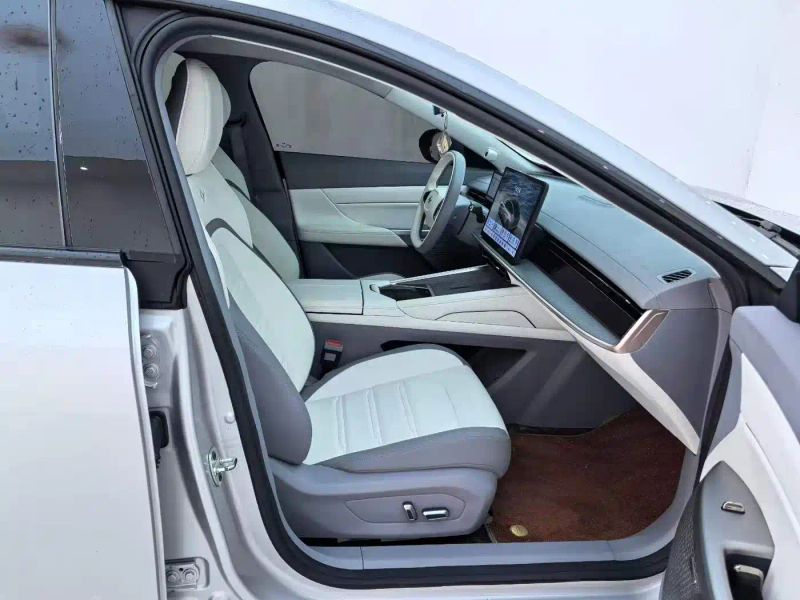eπ sedan