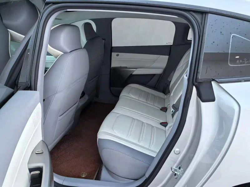 eπ sedan