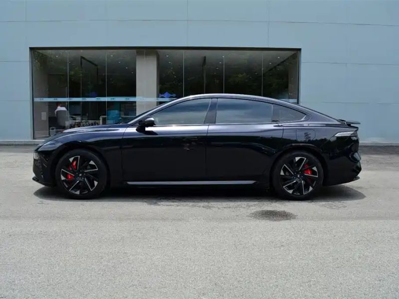 eπ sedan