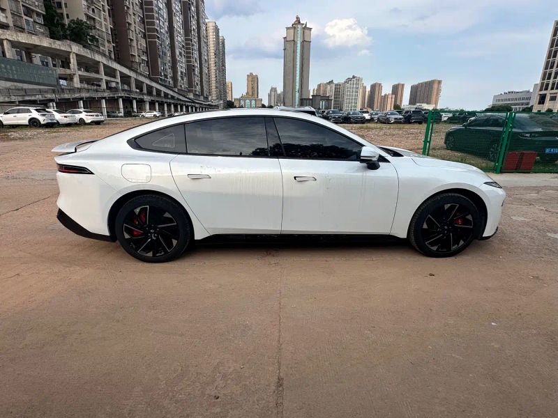 eπ sedan