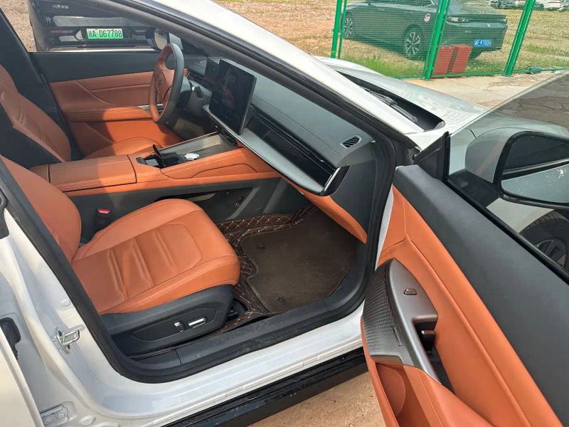 eπ sedan