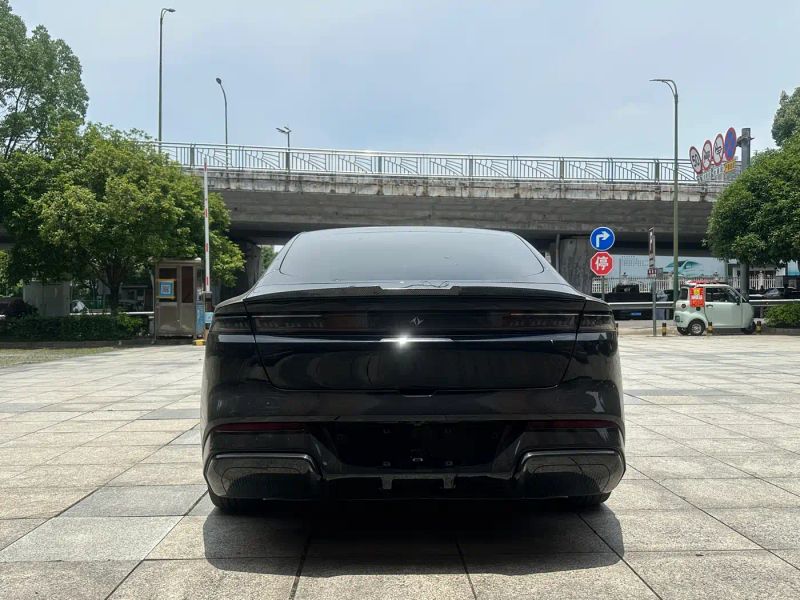 eπ 007