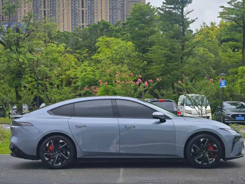 eπ sedan