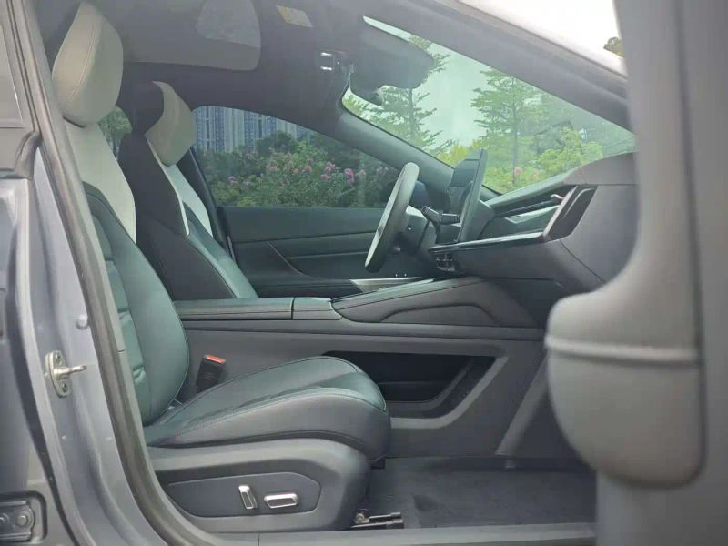 eπ sedan